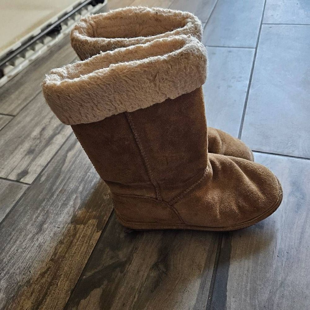 Bearpaw Marissa Boots  - Picture 3 of 9